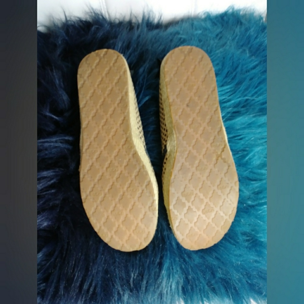 Sold Ugg cute Burlap  slip on Flats - Picture 5 of 8